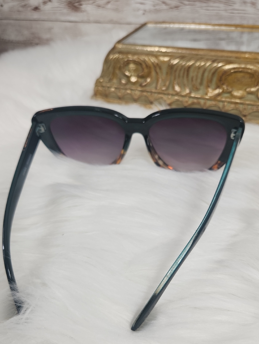 Fashion Sunglasses, women's green and Tortoise shell sunglasses. - Picture 8 of 9